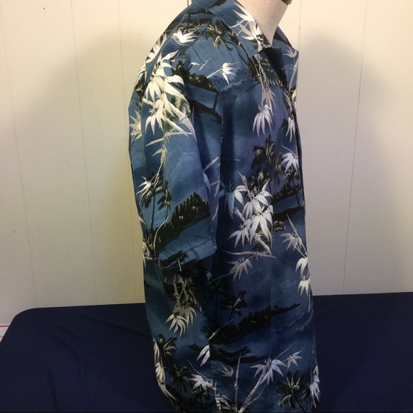 Classic Hawaiian Mens Shirt made in Hawaii - Picture 3 of 6